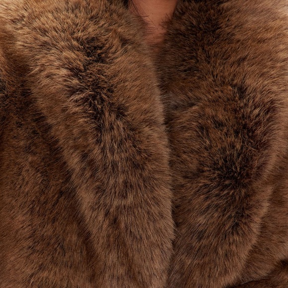 Fashion Nova Luxe Brown faux fur - Picture 4 of 5